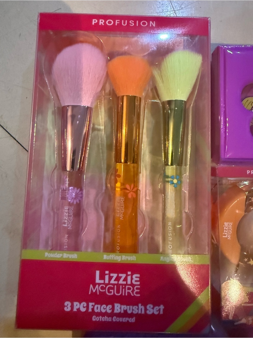 Lizzie McGuire Makeup & Brush Set - Picture 3 of 9
